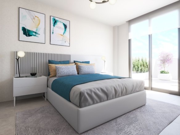 Slaapkamer met een tweepersoonsbed, nachtkastje en grote glazen deuren naar buiten.